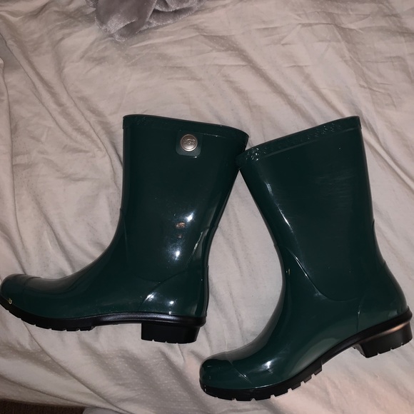 UGG Sienna Rainboots - Picture 2 of 3